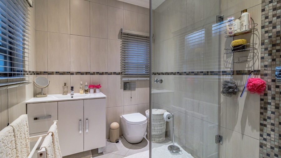 5 Bedroom Property for Sale in Oranjeville Free State